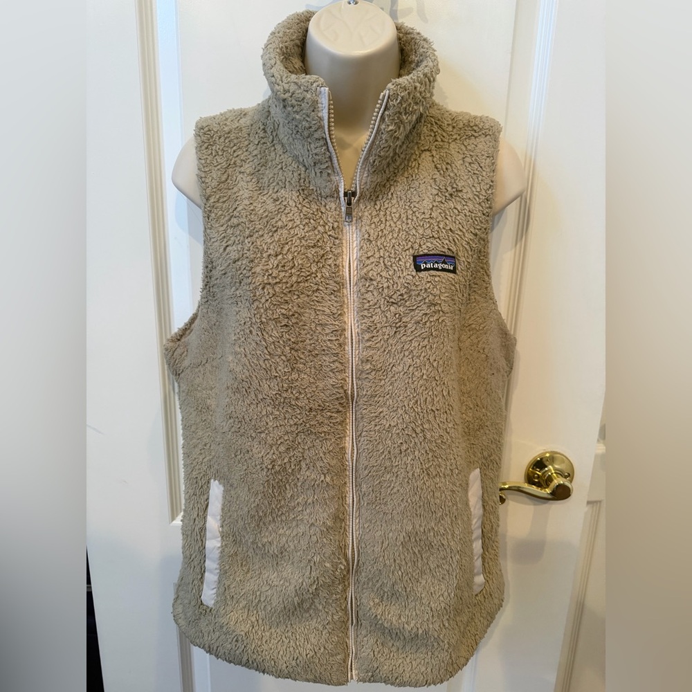 Patagonia Los Gatos Khaki zip up fleece vest. Women’s small.